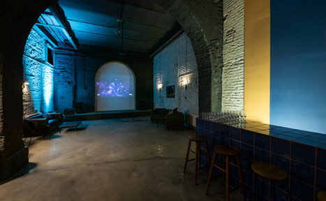 Арендовать Дизайнерский лофт с высокими потолками