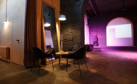 Арендовать Дизайнерский лофт с высокими потолками