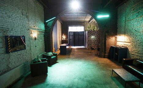 Арендовать Дизайнерский лофт с высокими потолками