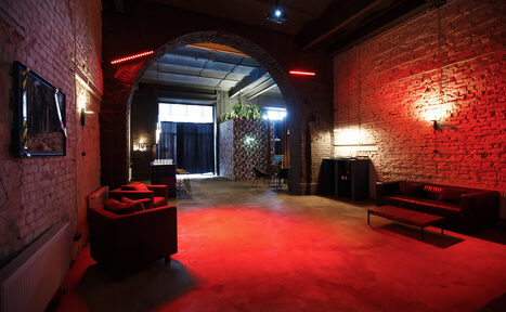 Арендовать Дизайнерский лофт с высокими потолками