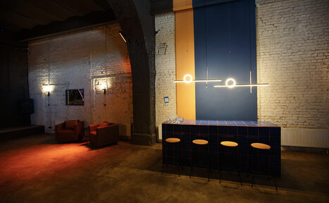 Арендовать Дизайнерский лофт с высокими потолками