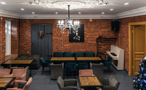 Арендовать Benders Lounge Bar. Лофт с лепниной