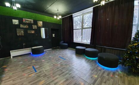 Арендовать Черный лофт с большой барной стойкой