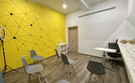 Арендовать Зал для тренингов и мастер-классов с маркерной доской