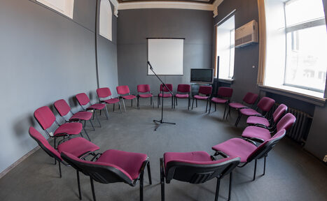 Арендовать Зал для образовательных мероприятий с высокими потолками