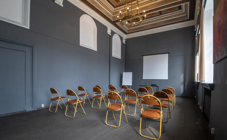 Арендовать Зал для образовательных мероприятий с высокими потолками