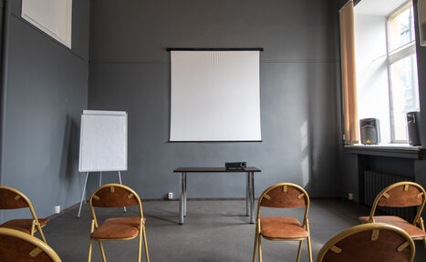 Арендовать Зал для образовательных мероприятий с высокими потолками