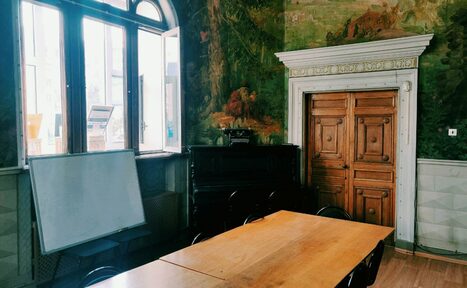 Арендовать Зал в классическом стиле для образовательных мероприятий