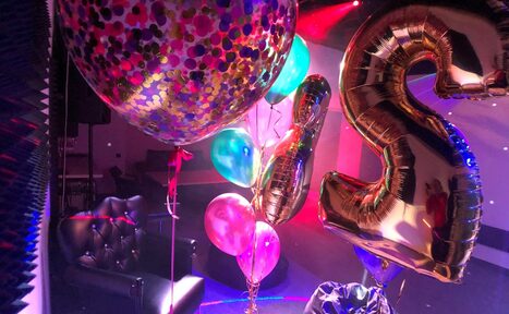 Арендовать Зеркальный Лофт с Караоке и светомузыкой