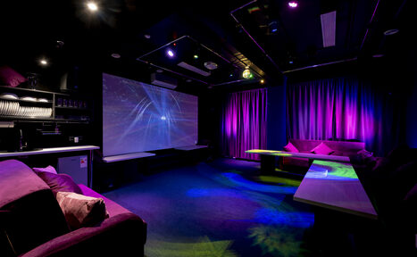 Арендовать Зеркальный Лофт с Караоке и светомузыкой