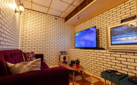 Арендовать Лофт со светомузыкой и настольным теннисом