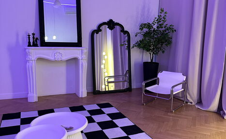 Арендовать BANG Просторный светлый зал с высокими потолками