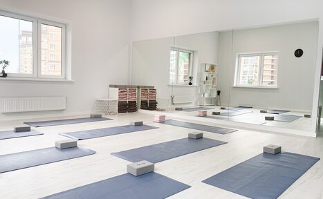 Арендовать Y. ma Loft (Y. ma Лофт). Большой светлый зал с зонированием