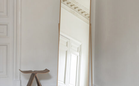 Арендовать Светлый зал с белой циклорамой и балконом