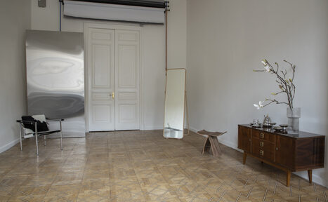 Арендовать Светлый зал с белой циклорамой и балконом