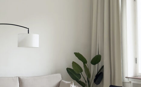 Арендовать Светлый зал с белой циклорамой и балконом