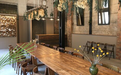 Арендовать Лофт с отдельным входом и большими окнами