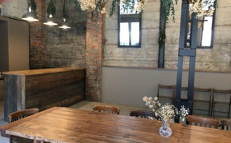 Арендовать Лофт с отдельным входом и большими окнами