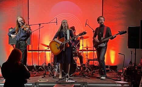 Арендовать Linza зал со сценой