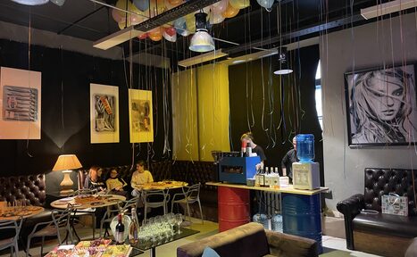 Арендовать Linza зал со сценой