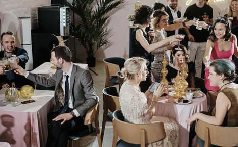 Арендовать Стилизованный лофт в сине-розовых оттенках