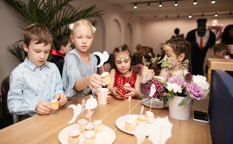 Арендовать Стилизованный лофт в сине-розовых оттенках