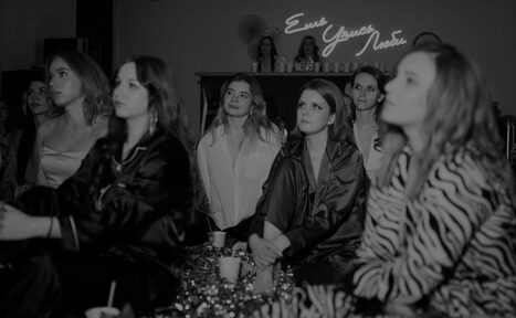 Арендовать Стилизованный лофт в сине-розовых оттенках