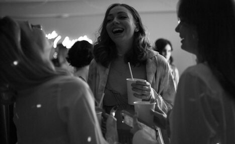 Арендовать Стилизованный лофт в сине-розовых оттенках