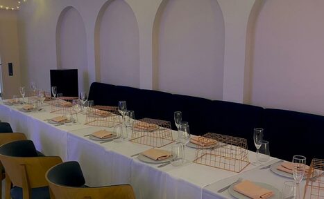 Арендовать Стилизованный лофт в сине-розовых оттенках