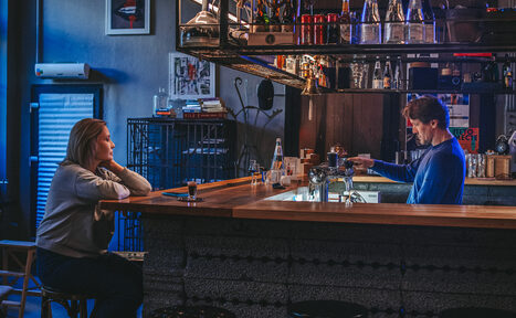 Арендовать Бар под закрытие со сценой 