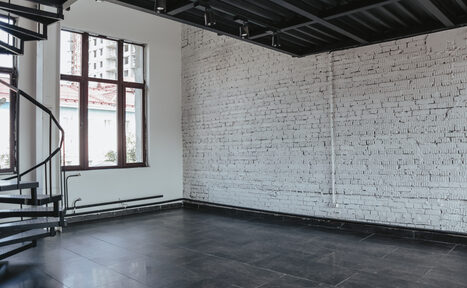 Арендовать Светлый лофт с высокими потолками