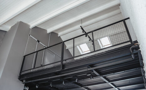 Арендовать Светлый лофт с высокими потолками