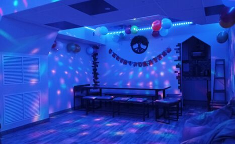 Арендовать Уютный лофт с меловой стеной