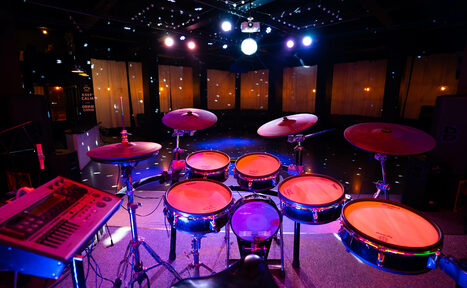 Арендовать Концертная площадка с панорамными окнами