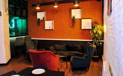 Арендовать Уютный лофт со сценой и барной стойкой