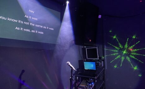 Арендовать Музыкальный лофт на Тульской. Напольная светомузыка для диско вечеринки.