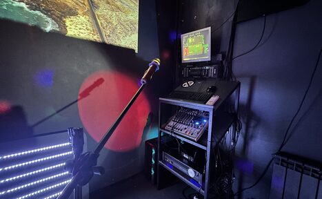 Арендовать Музыкальный лофт на Тульской. Напольная светомузыка для диско вечеринки.