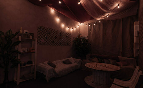 Арендовать Rii Lee Loft. Стилизованный лофт с качелями