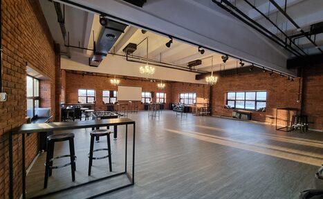 Арендовать PORT 365 Просторный лофт из красного кирпича 