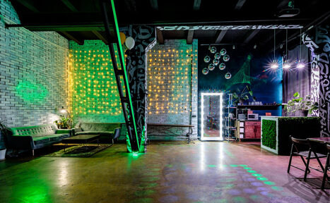 Арендовать Loft Space Просторный лофт из белого кирпича