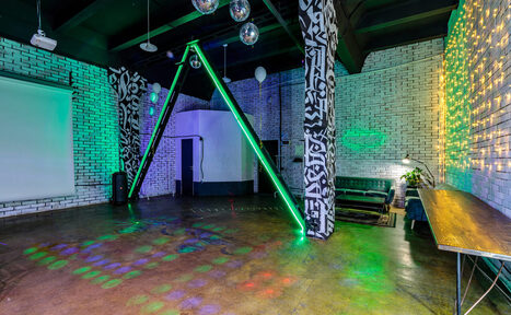 Арендовать Loft Space Просторный лофт из белого кирпича