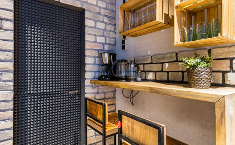 Арендовать VR Home Уютный лаундж-зал с караоке 