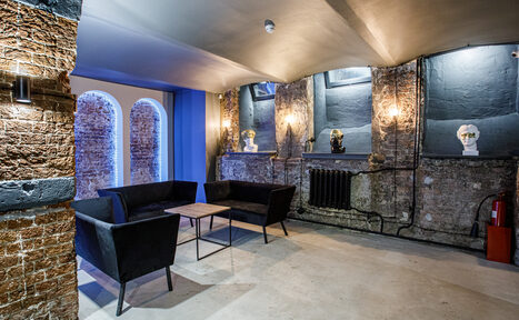 Арендовать Лофт-зал с грифельной стеной