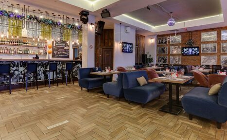 Арендовать Территория  Просторный бар-ресторан