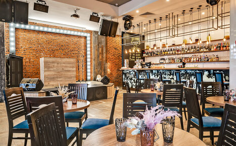 Арендовать Территория  Просторный бар-ресторан