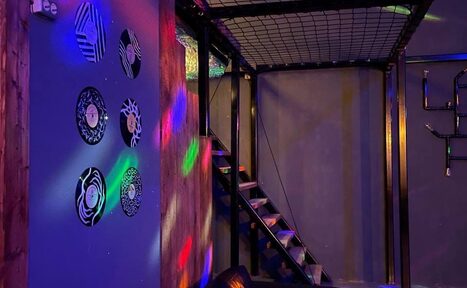 Арендовать Подъём. Просторный лофт с сеткой-гамаком