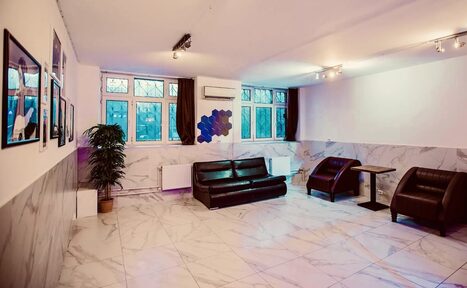 Арендовать Третье место 