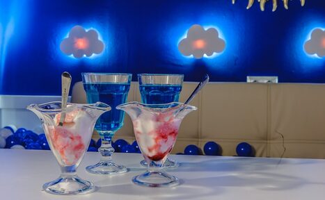 Арендовать Party Time (Пати Тайм). Лофт-зал в синих тонах для небольших мероприятий 