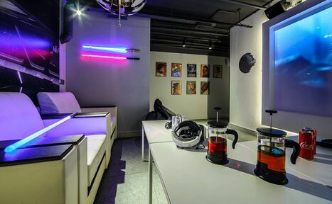 Арендовать Party Time (Пати Тайм). Лофт-зал стилизованный под звезду