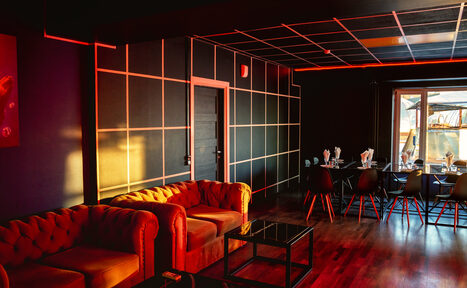 Арендовать ИглуБар. ТехноБар. Просторный лофт с дизайнерской отделкой 